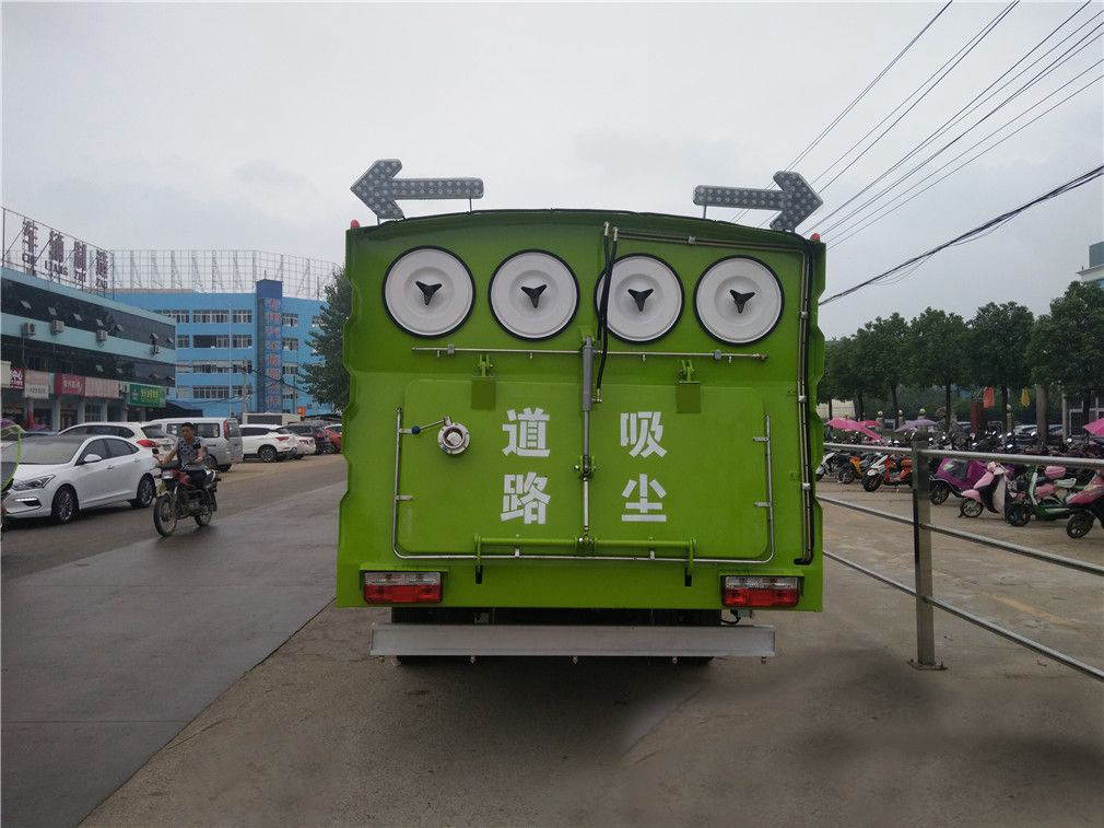 1.5方水 6方尘东风D7 吸尘车